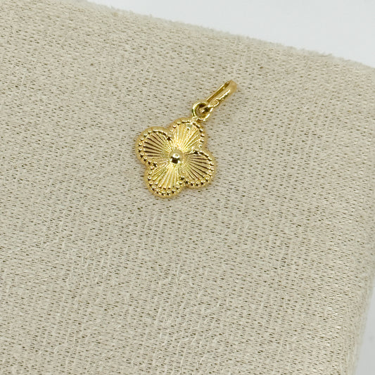 Dije de Trébol Dorado Elegance
