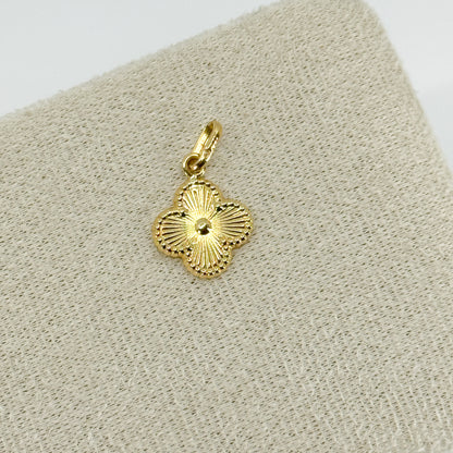 Dije de Trébol Dorado Elegance