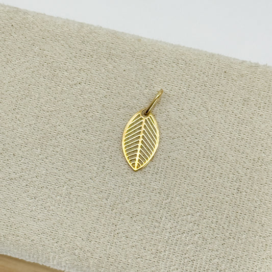 Dije “Hoja Raíz”