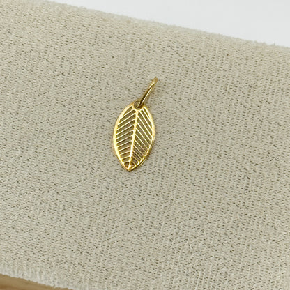 Dije “Hoja Raíz”