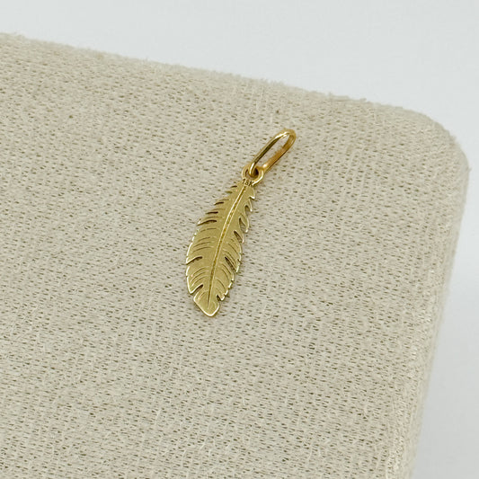 Dije “Pluma Sagrada”