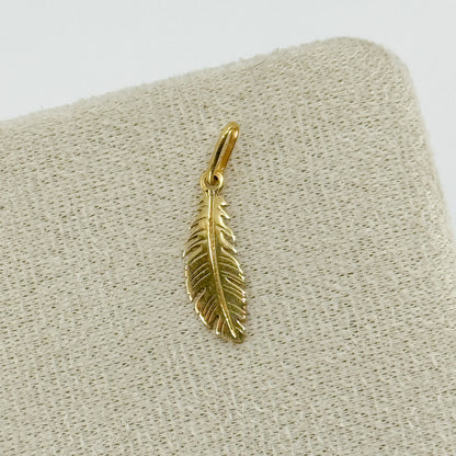 Dije “Pluma Sagrada”