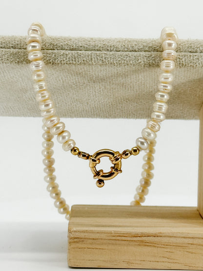 Collar Perla del Río y Broche Timón en Oro 18k 40cm