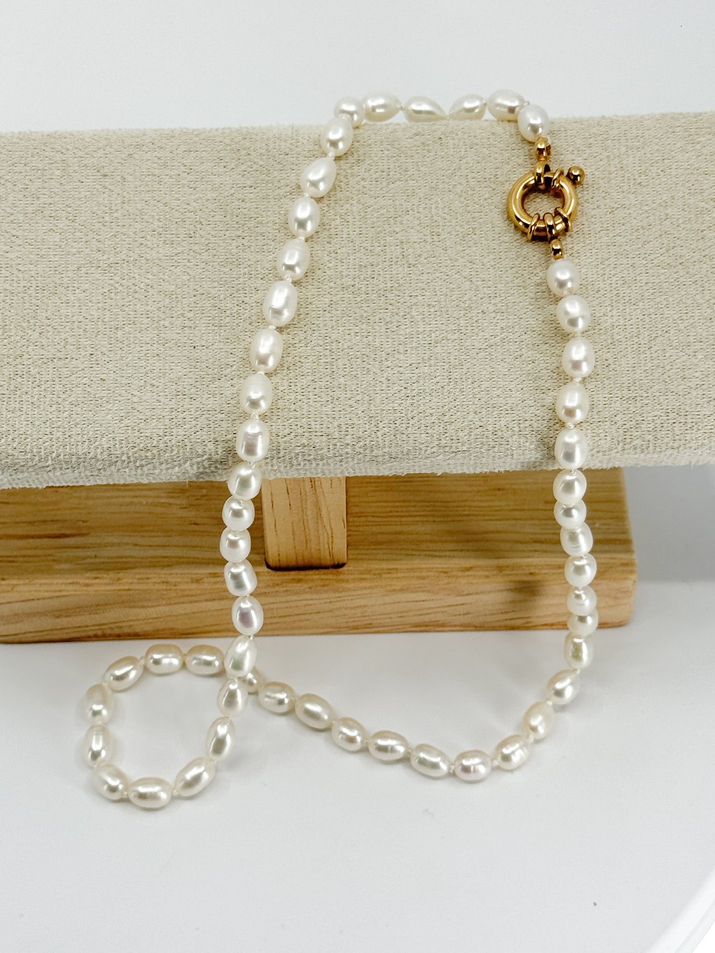 Collar Perla del Río y Broche Timón en Oro 18k 45cm