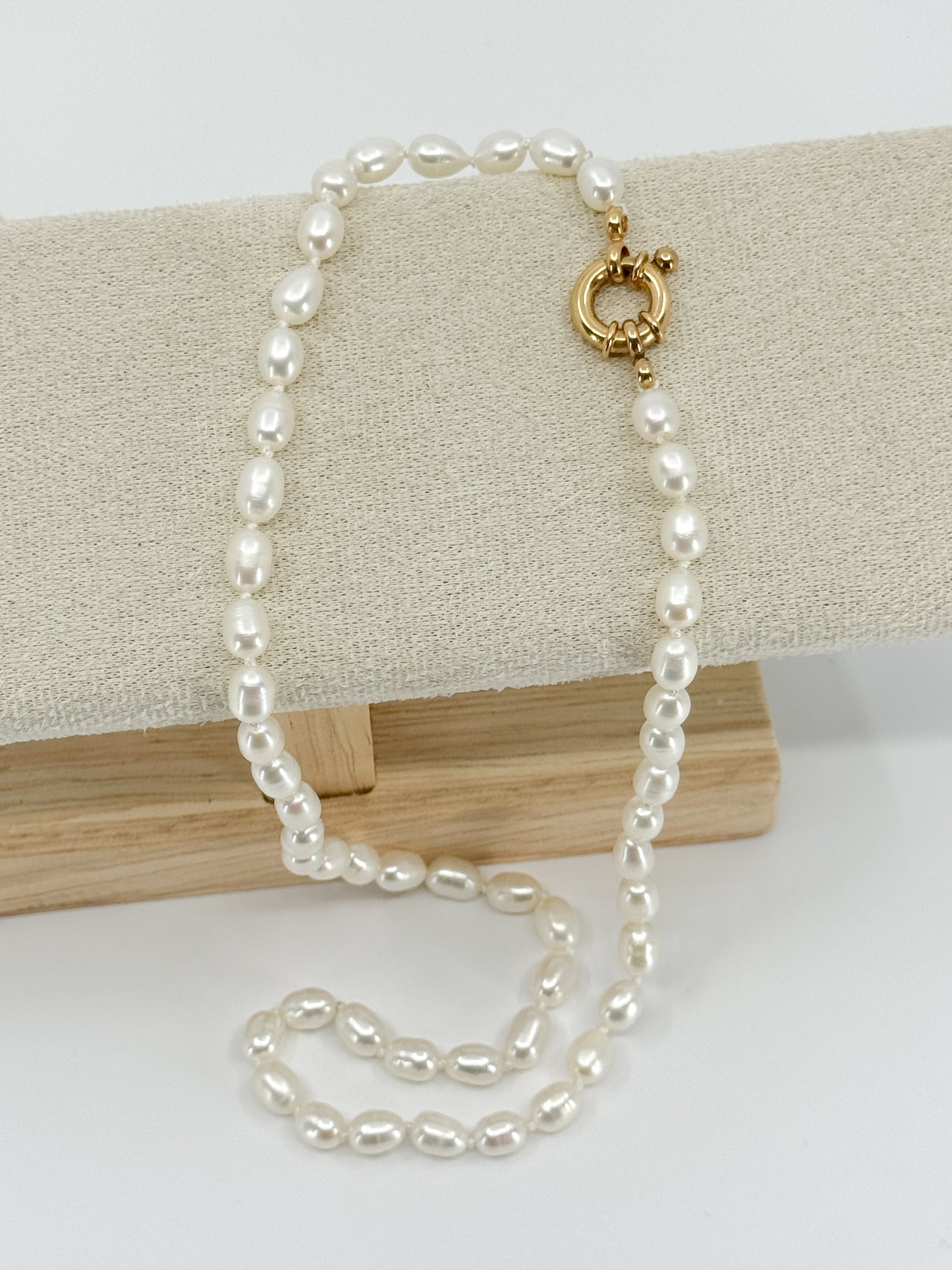 Collar Perla del Río y Broche Timón en Oro 18k 45cm