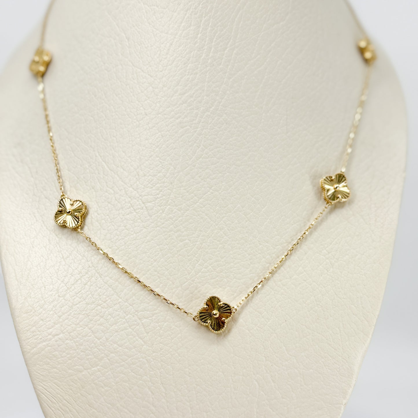 Collar “Trébol Dorado de Fortuna”