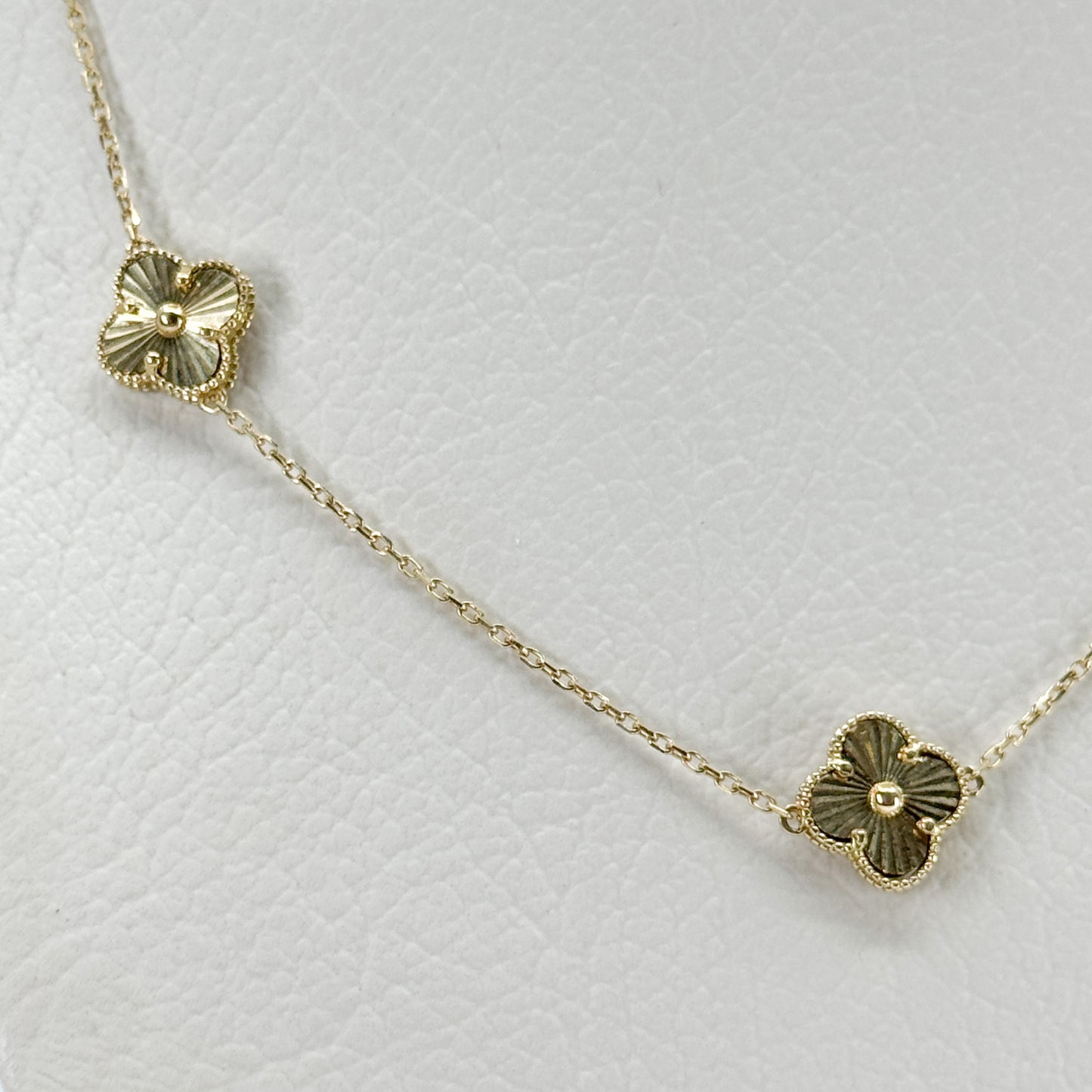 Collar “Trébol Dorado de Fortuna”