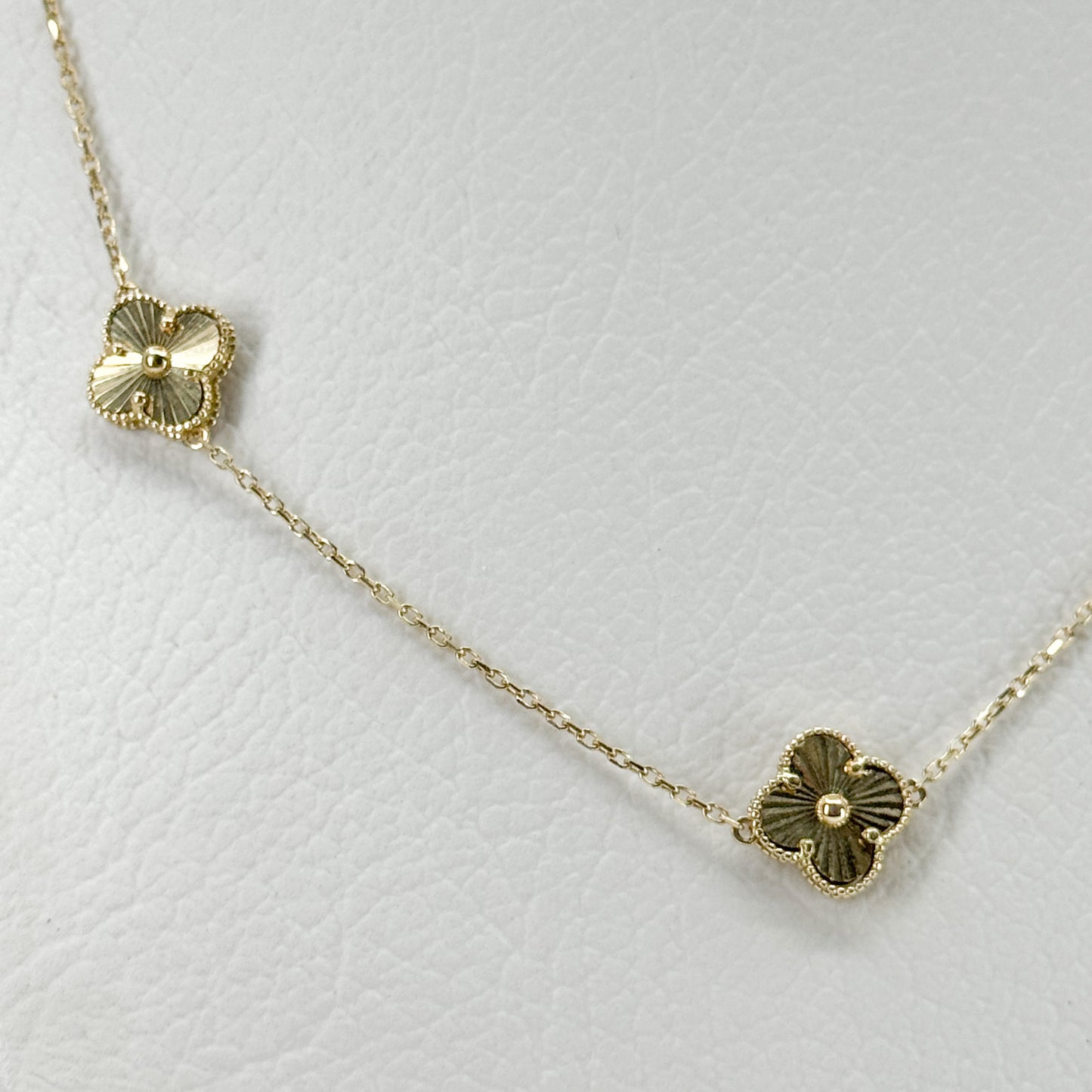 Collar “Trébol Dorado de Fortuna”