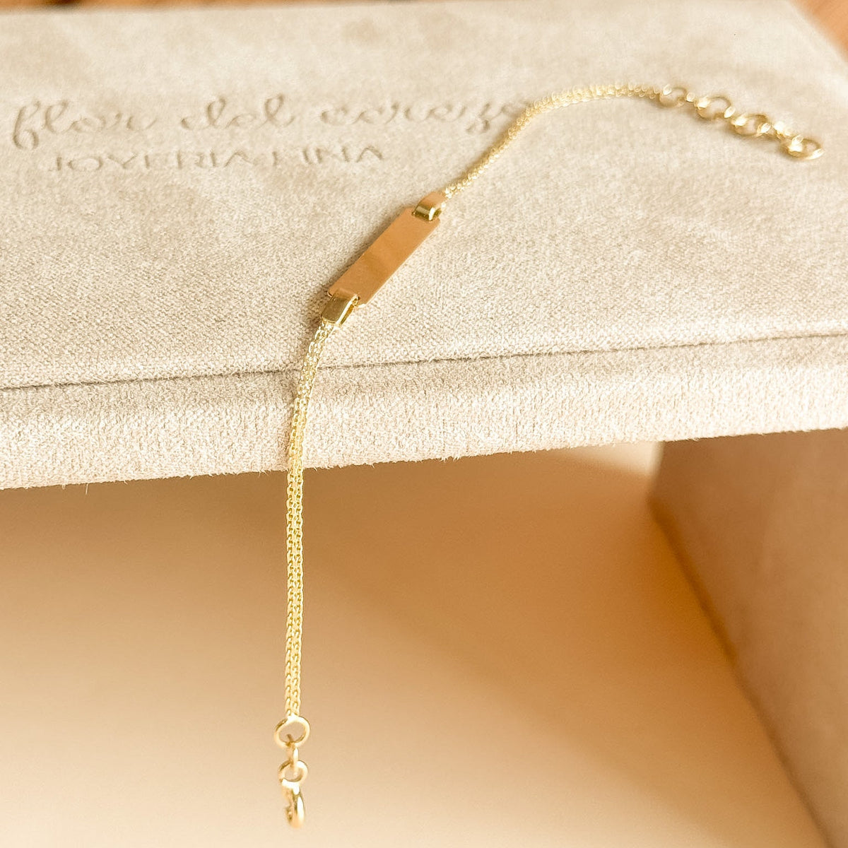 Pulsera Infantil Esclava de Placa en Oro 18k