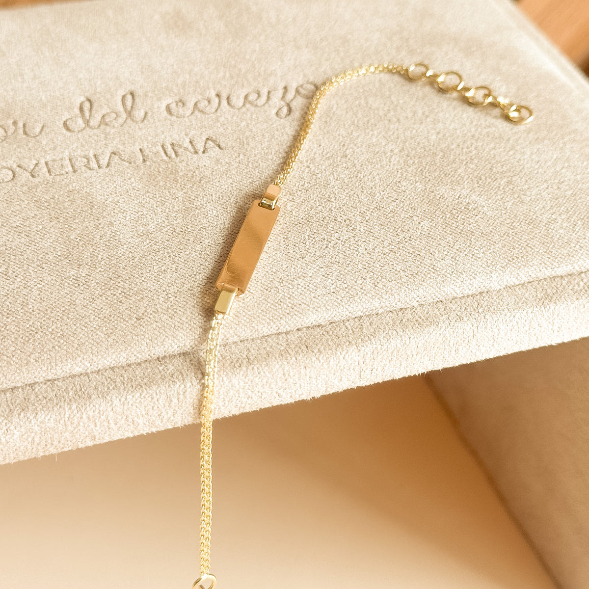 Pulsera Infantil Esclava de Placa en Oro 18k