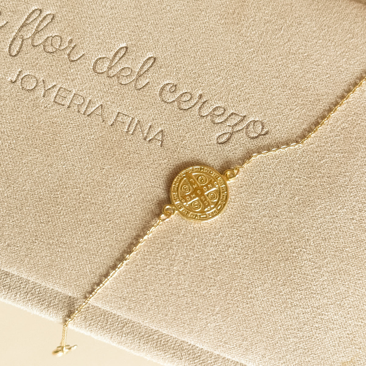 Pulsera Medalla San Benito 13 mm en Oro 18k