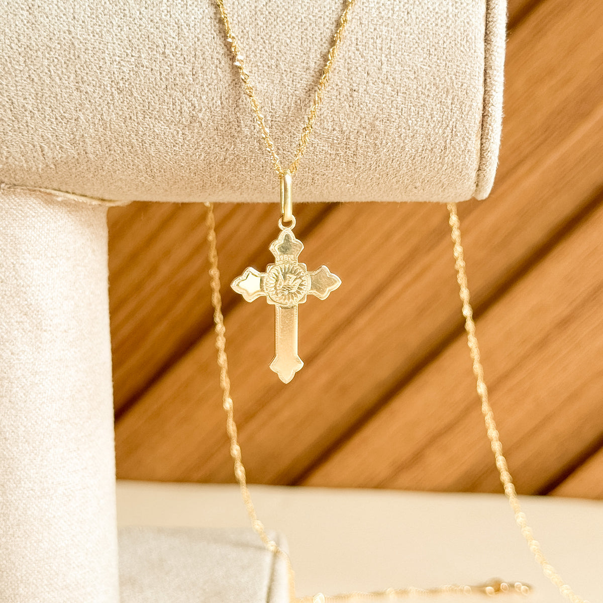 Dije Cruz Religiosa en Oro 18k