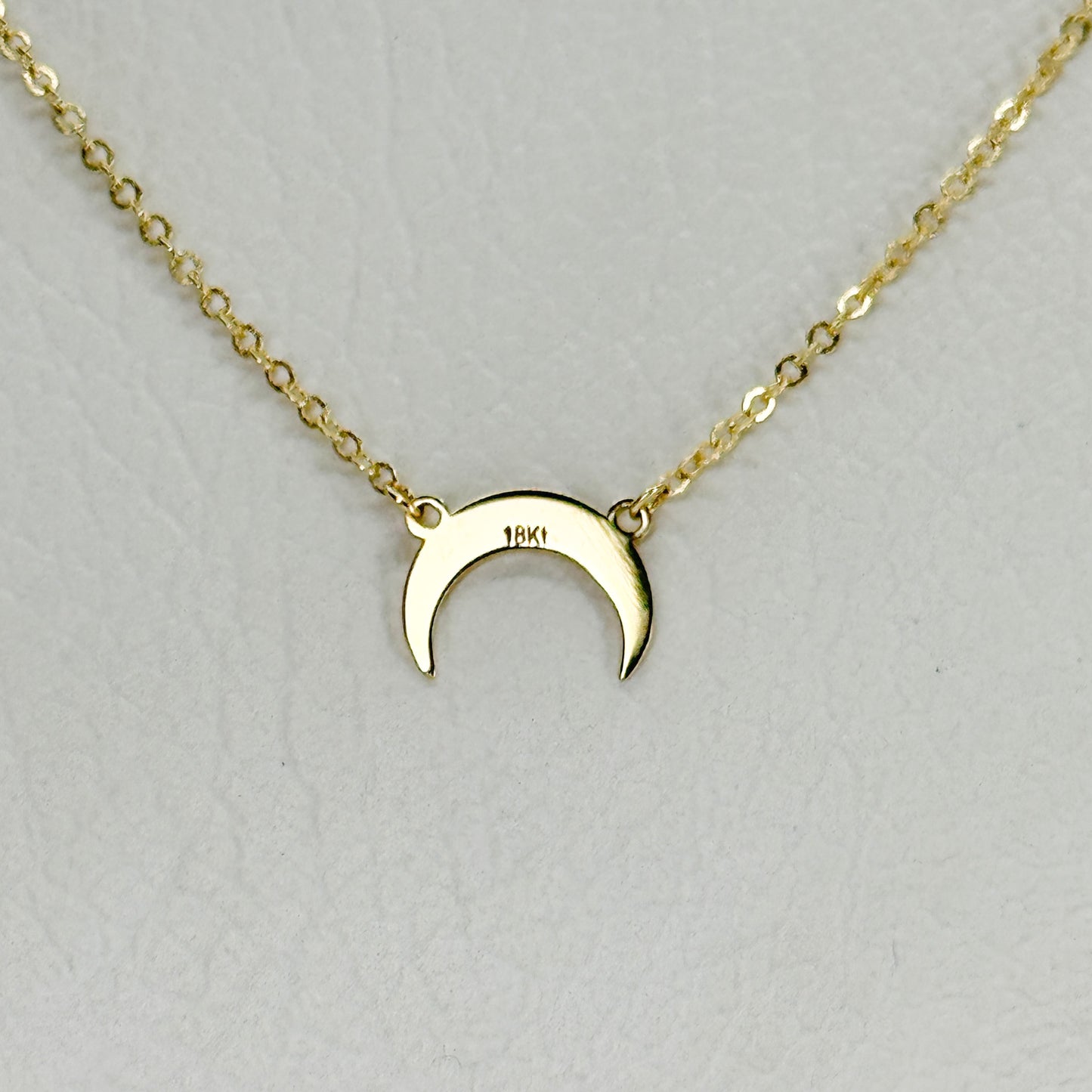 Collar “Luna Invertida”