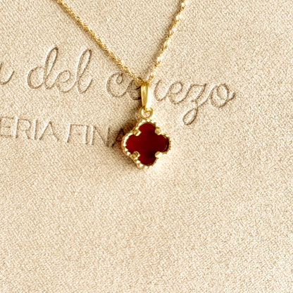 Dije Trébol Rojo en Oro 18k