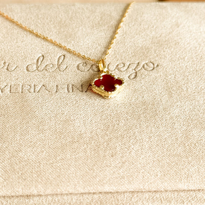 Dije Trébol Rojo en Oro 18k