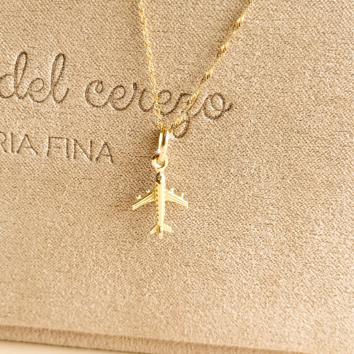 Dije Avión en Oro 18k