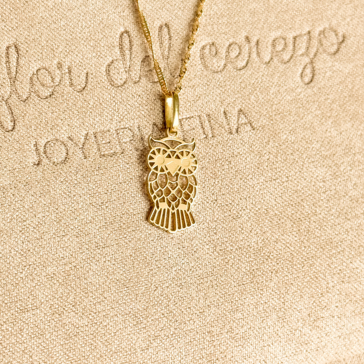 Dije Búho Calado en Oro 18k