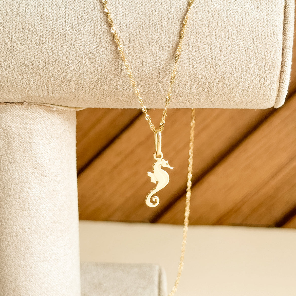 Dije Caballito de Mar en Oro 18k