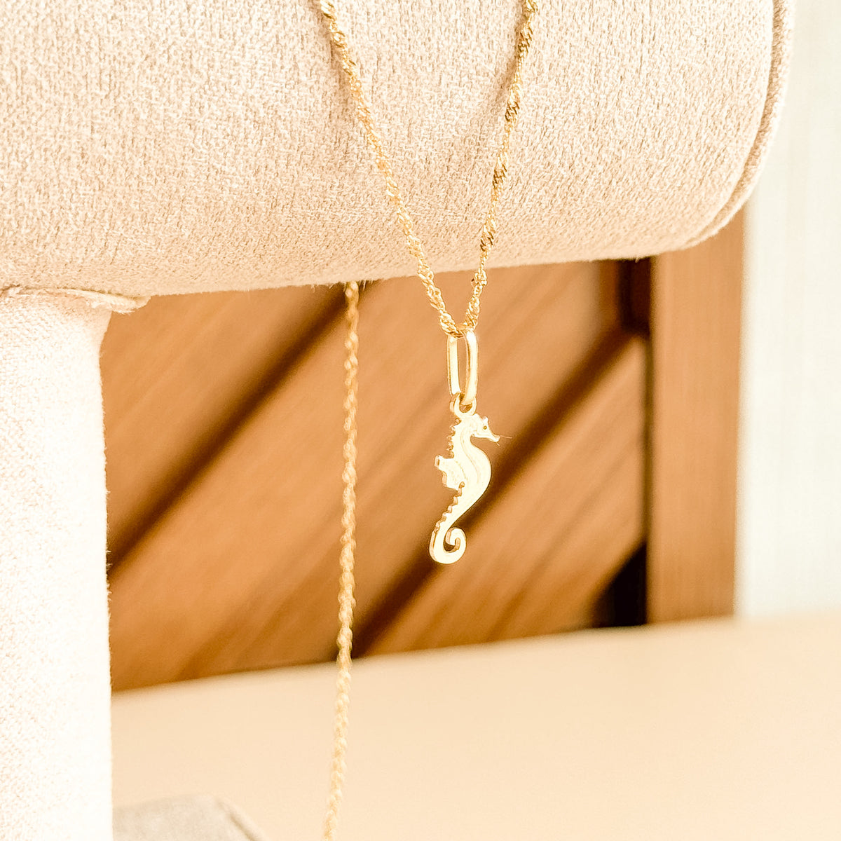 Dije Caballito de Mar en Oro 18k