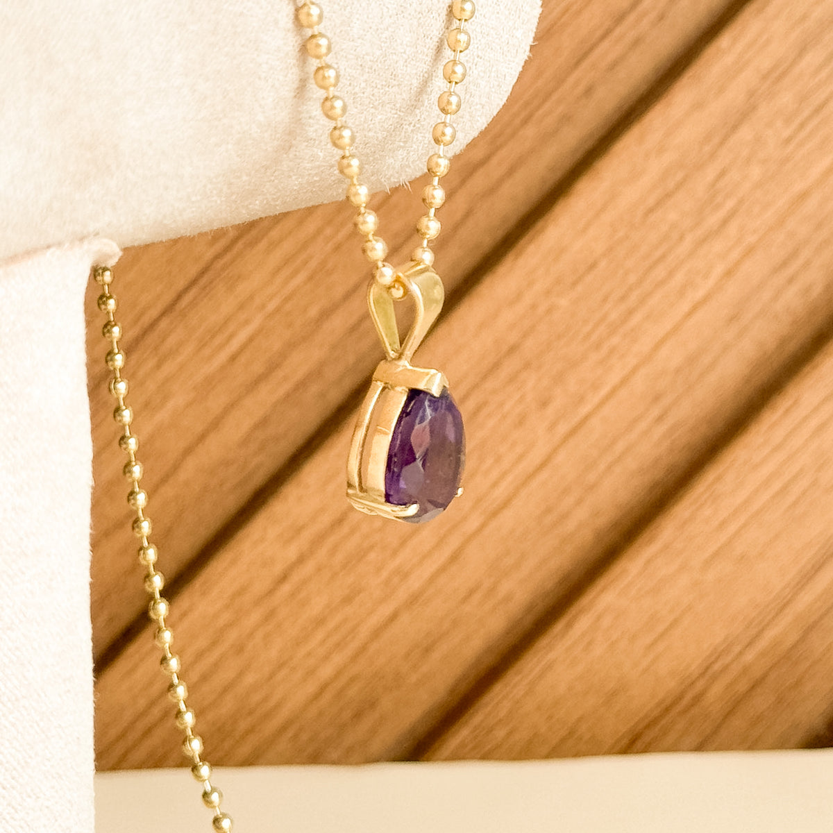 Dije Amatista Gota Natural en Oro 18k