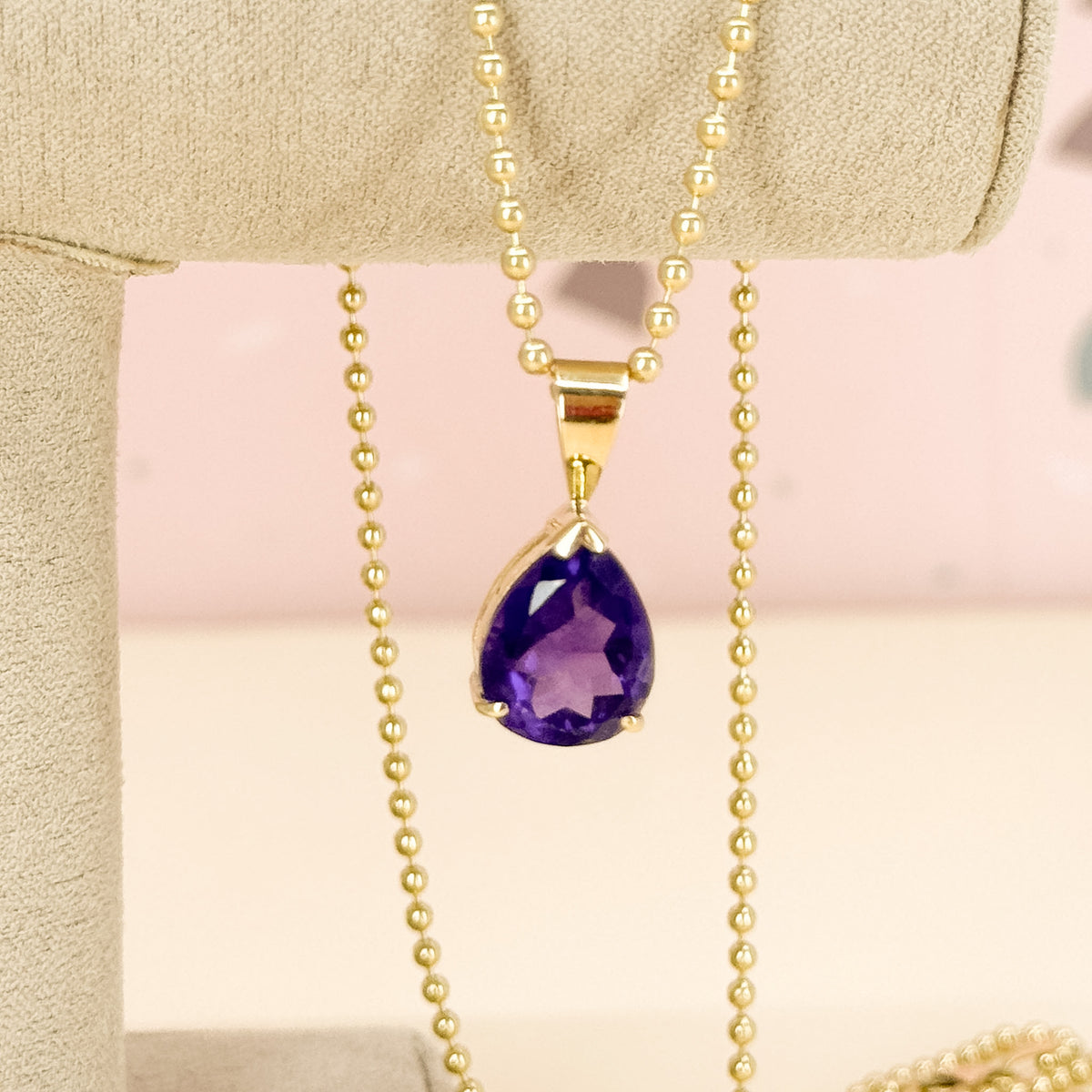 Dije Amatista Gota Natural en Oro 18k