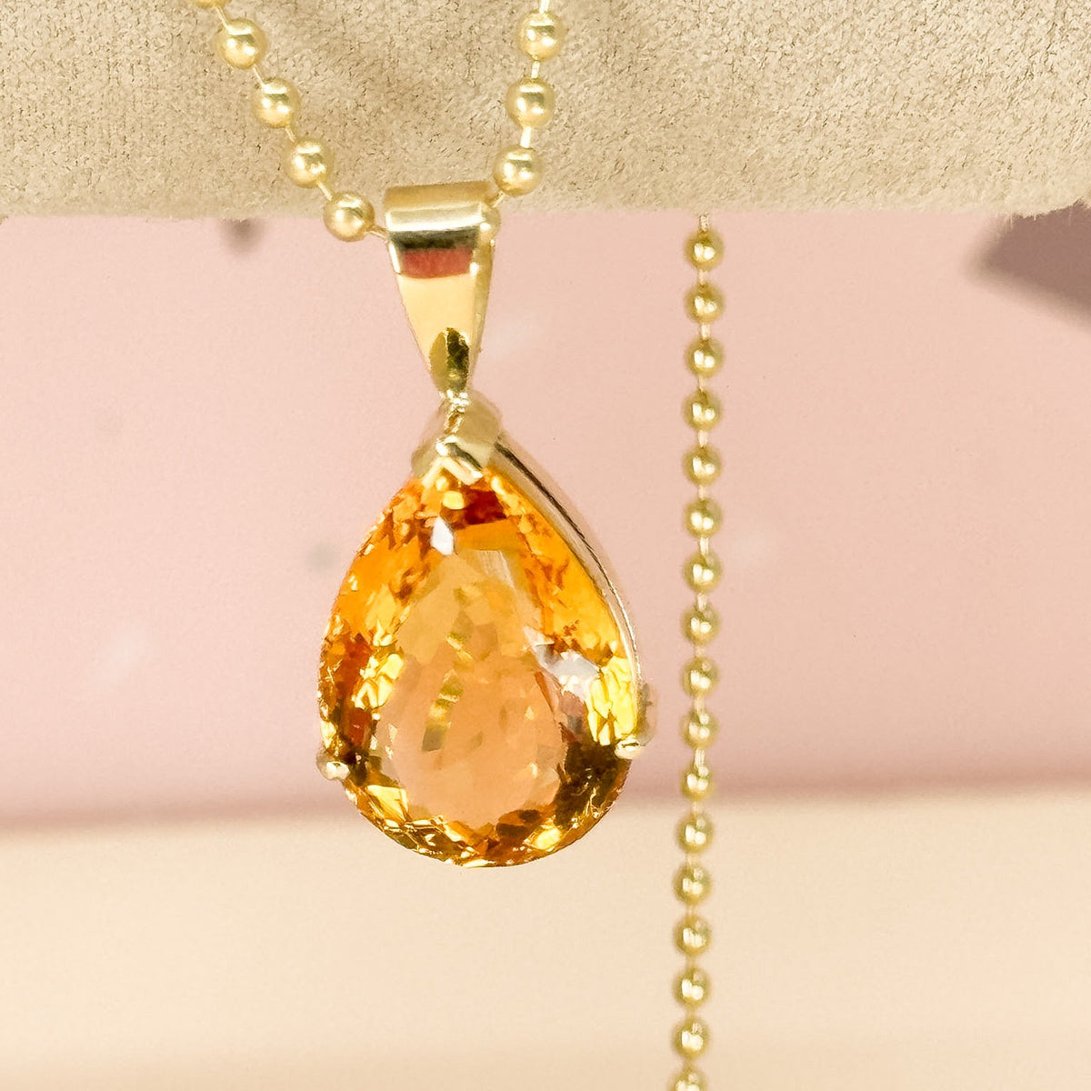 Dije Citrino Gota Natural en Oro 18k