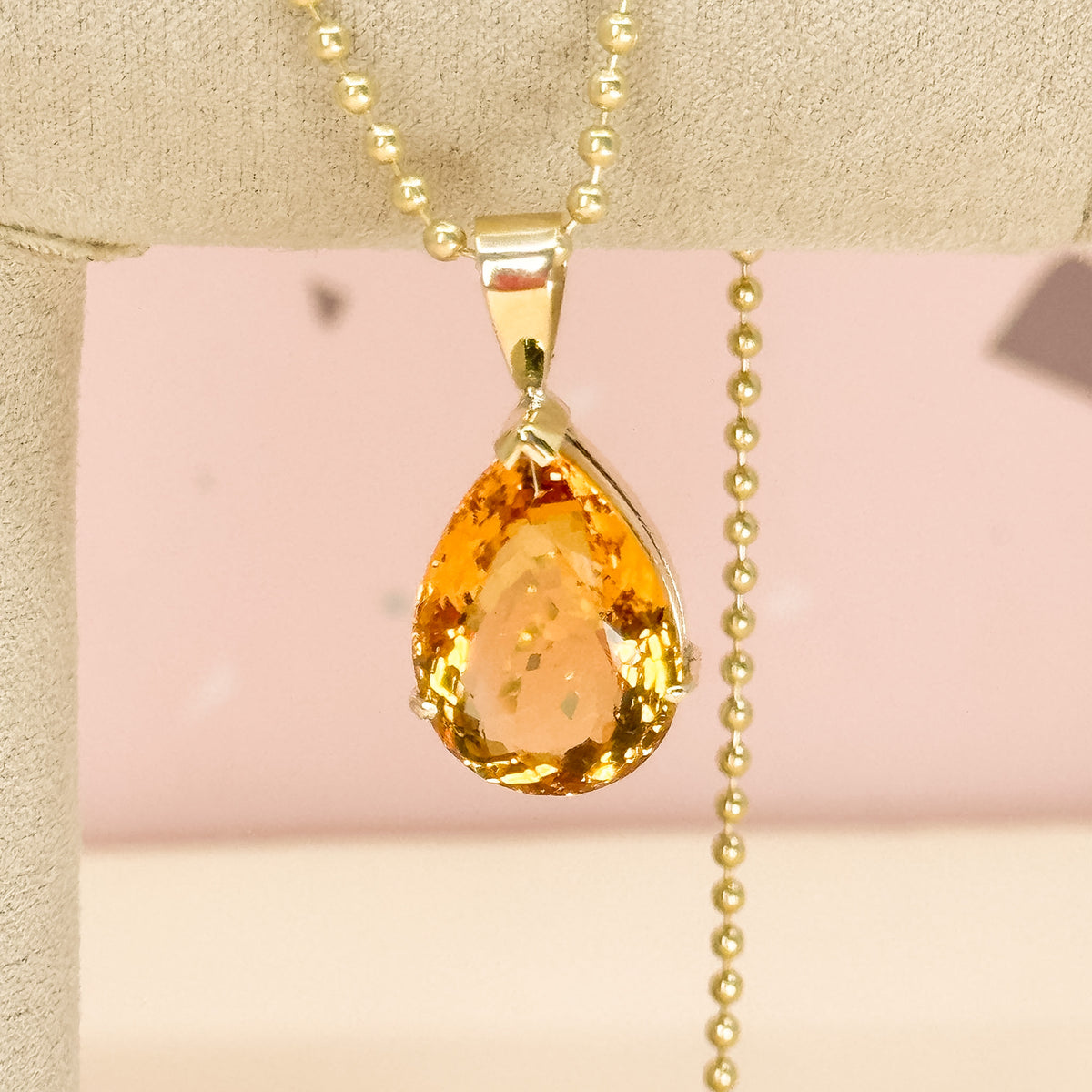 Dije Citrino Gota Natural en Oro 18k