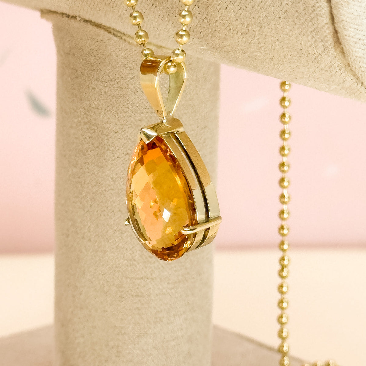 Dije Citrino Gota Natural en Oro 18k