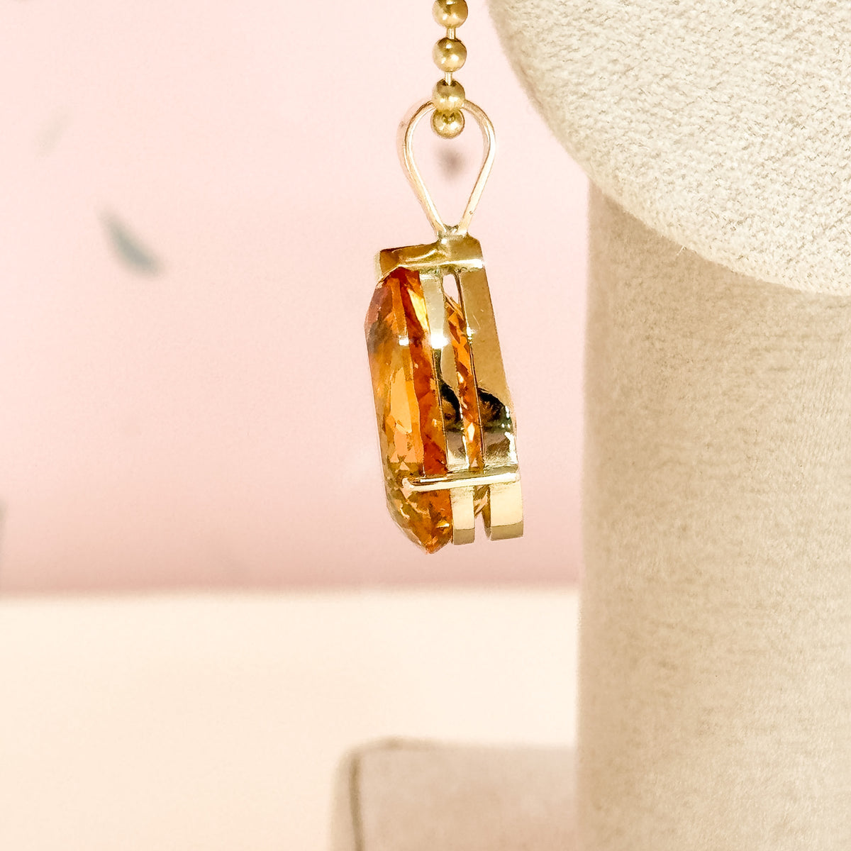 Dije Citrino Gota Natural en Oro 18k