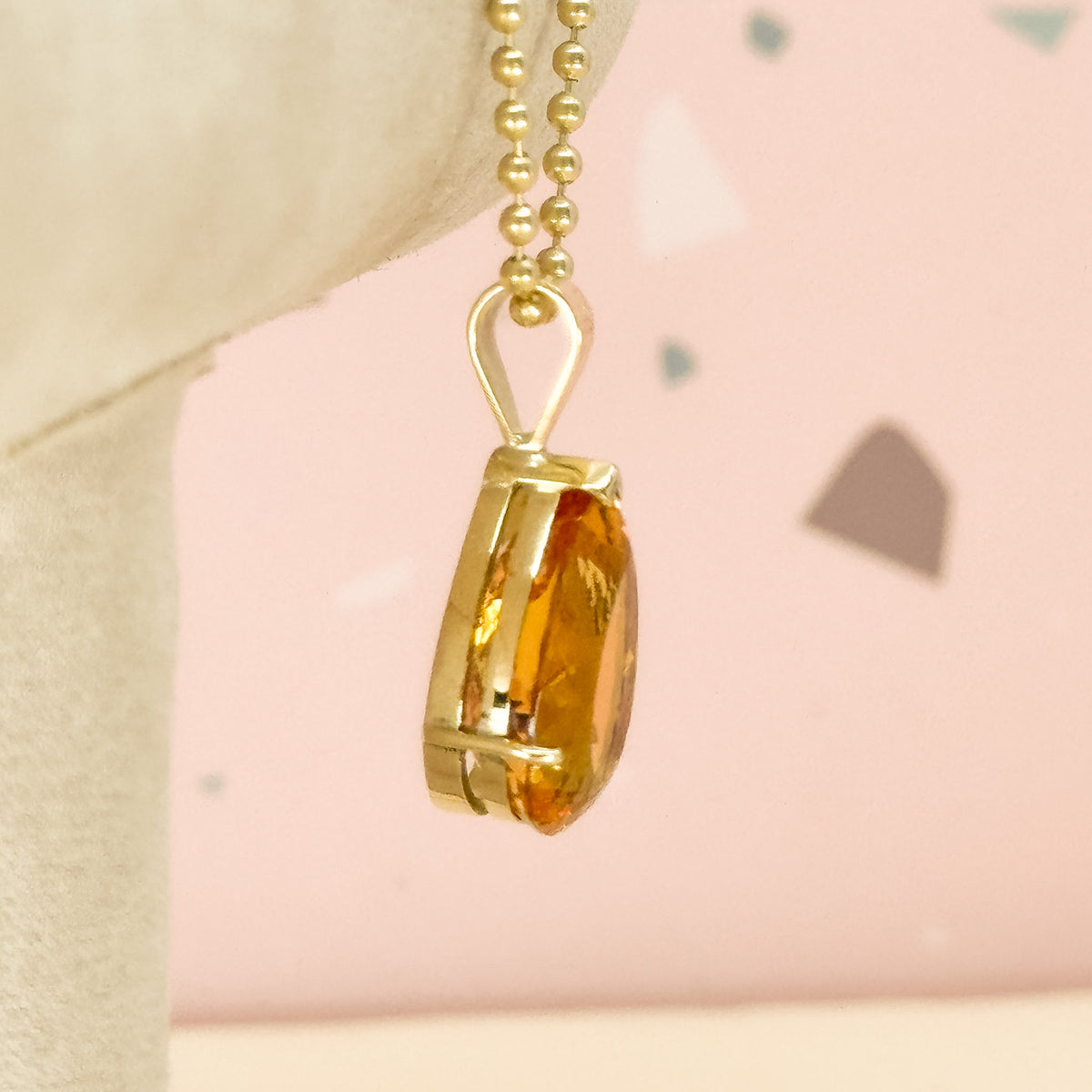 Dije Citrino Gota Natural en Oro 18k