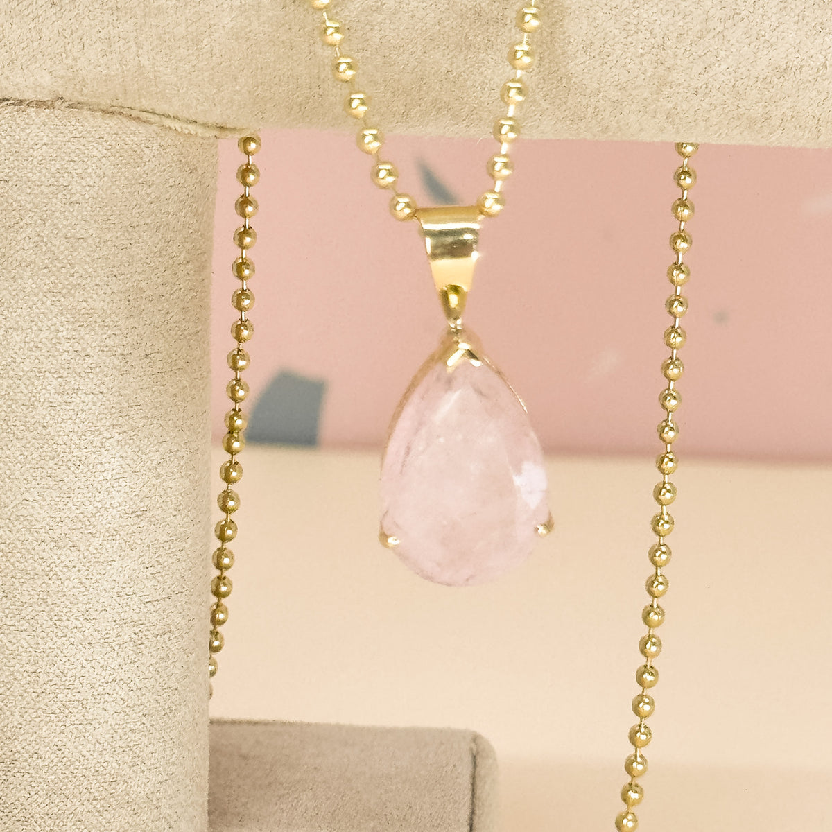 Dije Morganita Gota Natural en Oro 18k