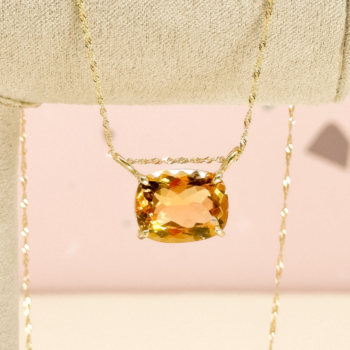 Dije Citrino Rectangular Natural en Oro 18k
