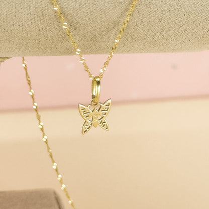 Dije Mariposa Calada en Oro 18k