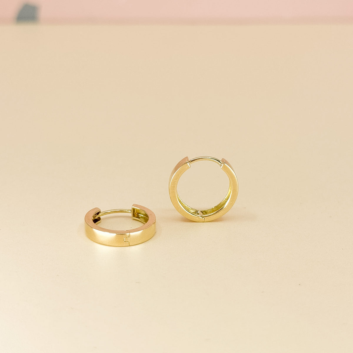 Argolla Modelo Cinta en Oro 18k