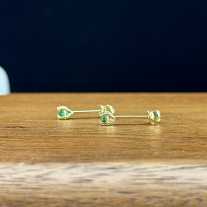 Aretes Esencia Esmeralda Natural en Oro 18K