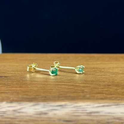 Aretes Esencia Esmeralda Natural en Oro 18K