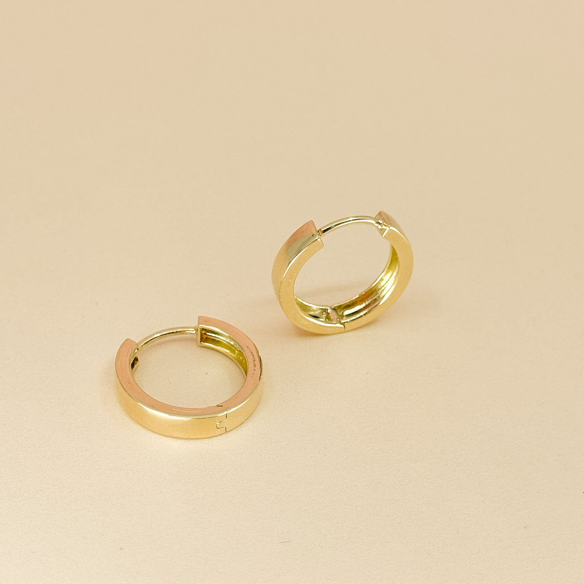 Argolla Modelo Cinta en Oro 18k