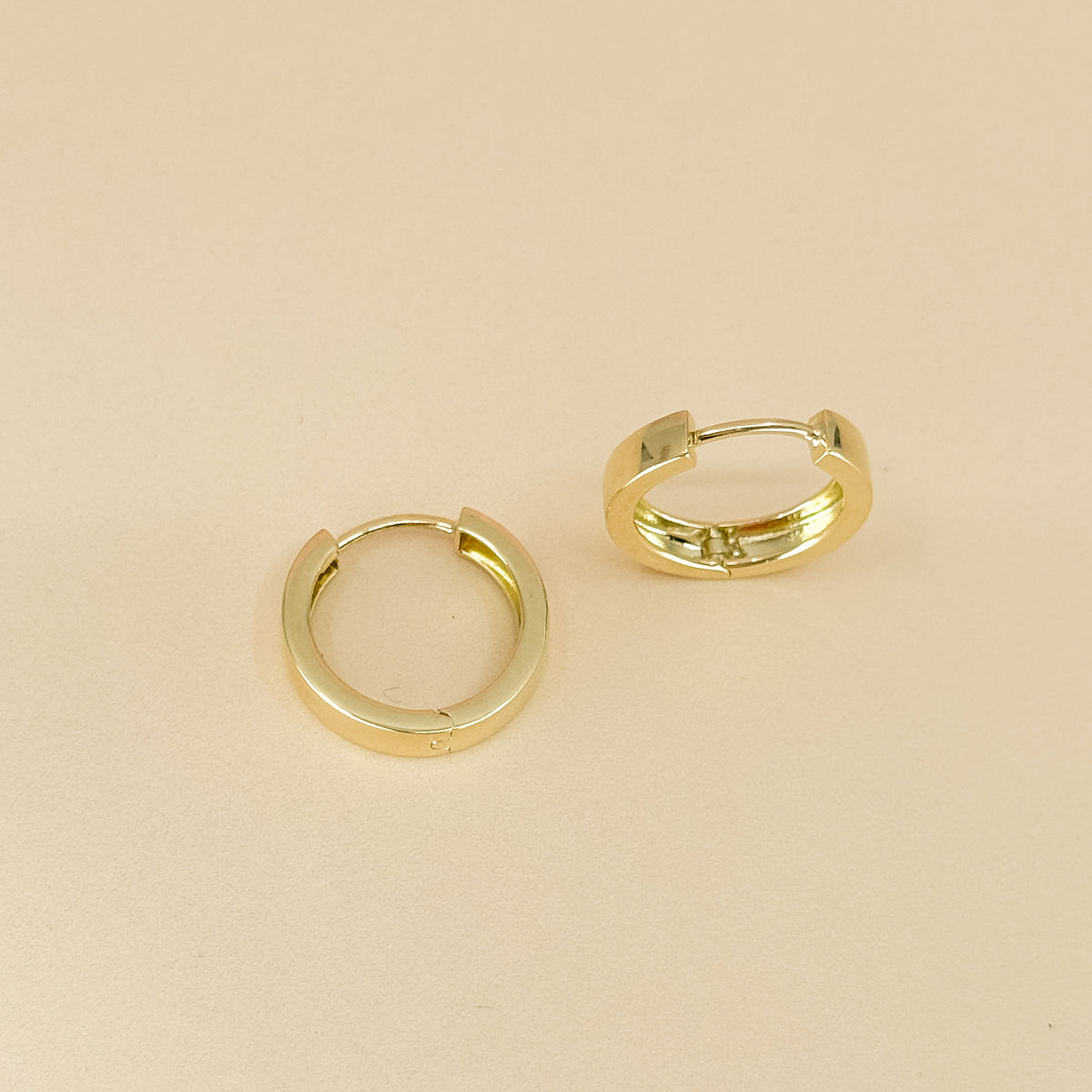 Argolla Modelo Cinta en Oro 18k