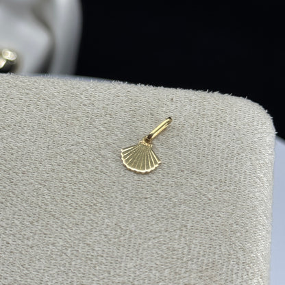 Dije Conchita Marina en Oro 18K