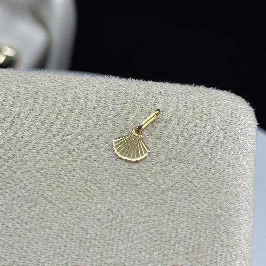 Dije Conchita Marina en Oro 18K