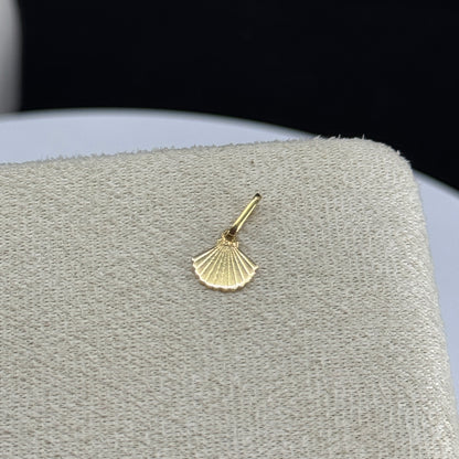Dije Conchita Marina en Oro 18K