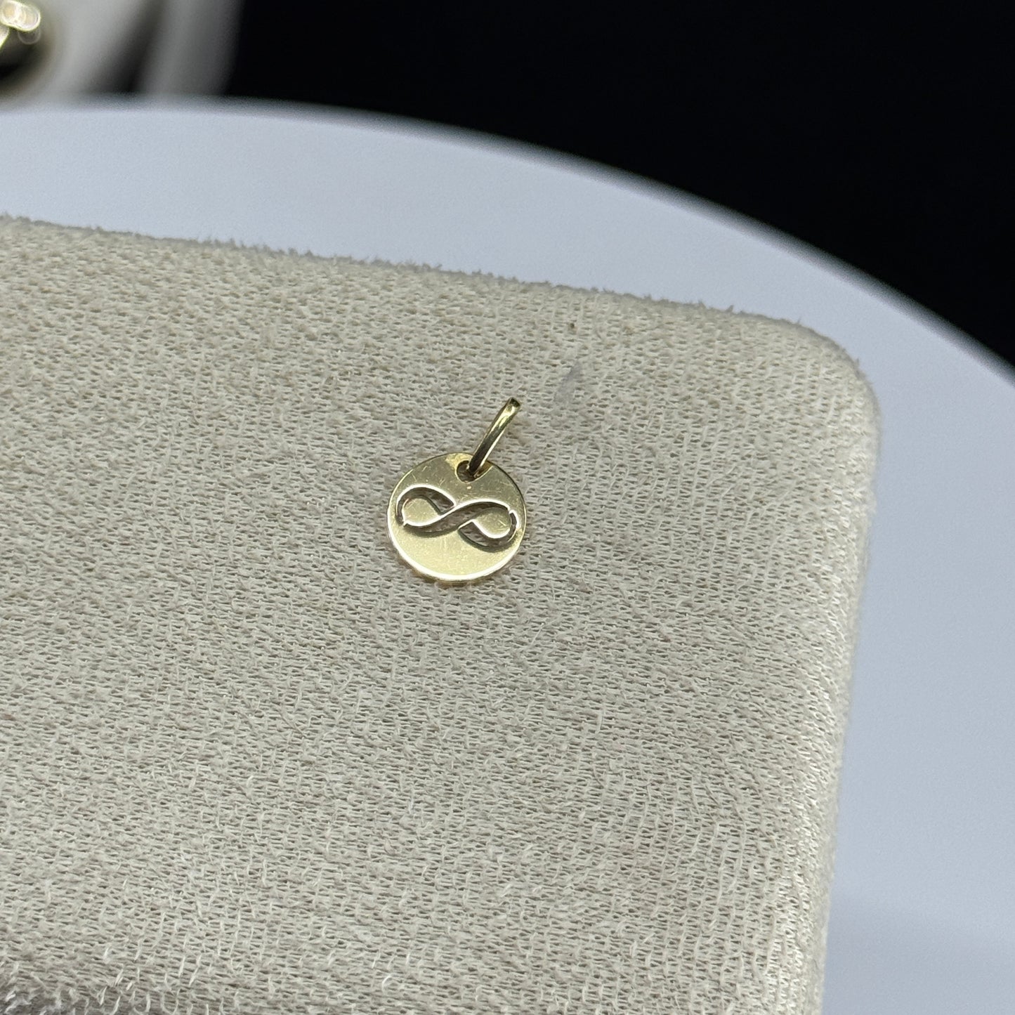 Dije Infinito Eterno Calado en Oro 18K