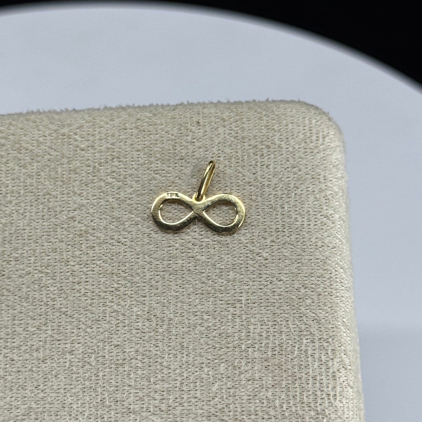 Dije Infinito de Amor en Oro 18K