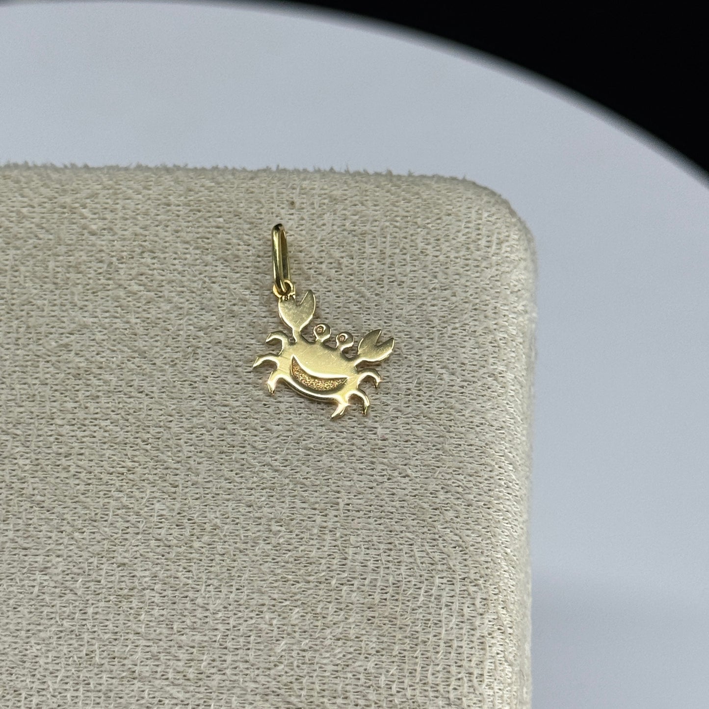 Dije Placa Cangrejo Marino en Oro 18K
