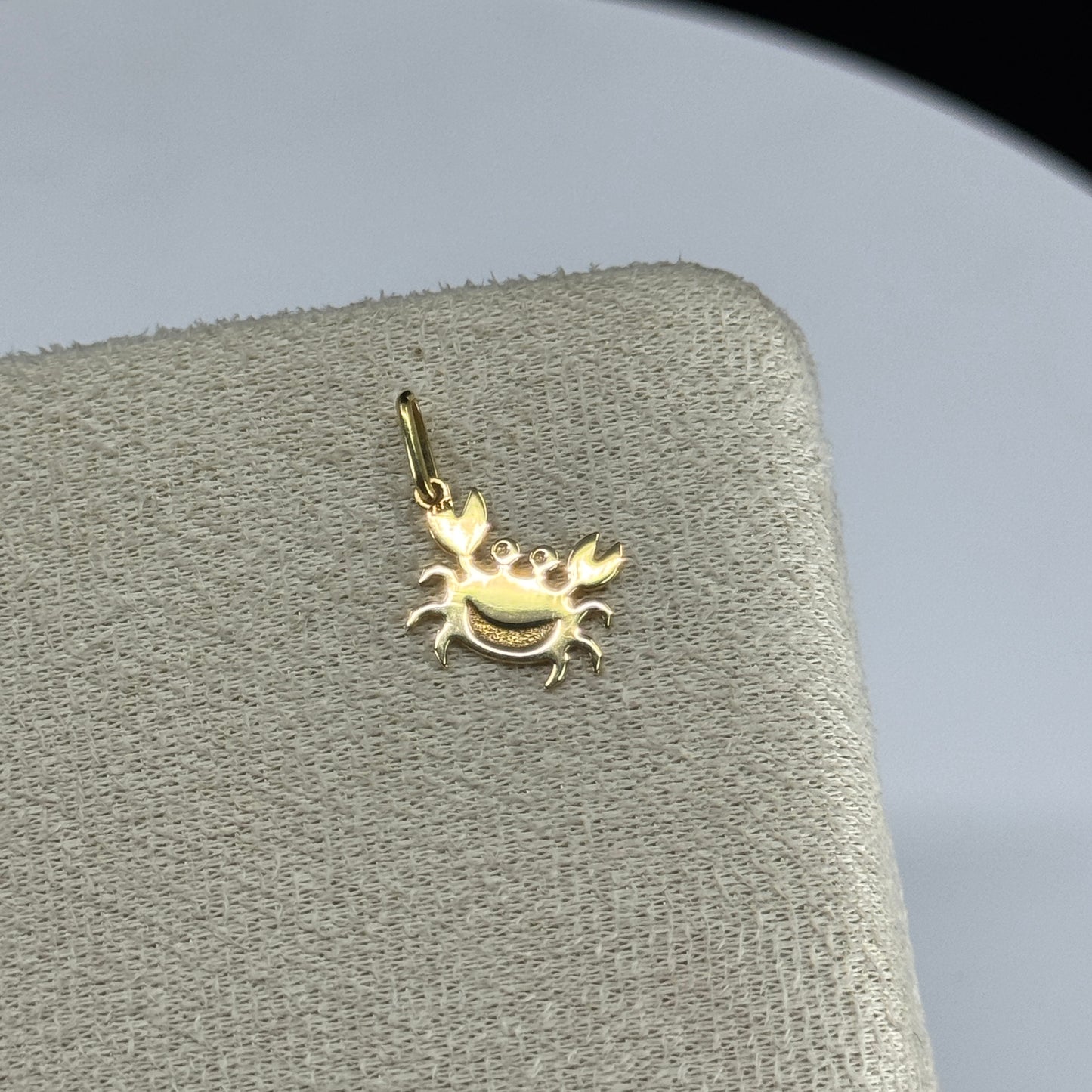 Dije Placa Cangrejo Marino en Oro 18K