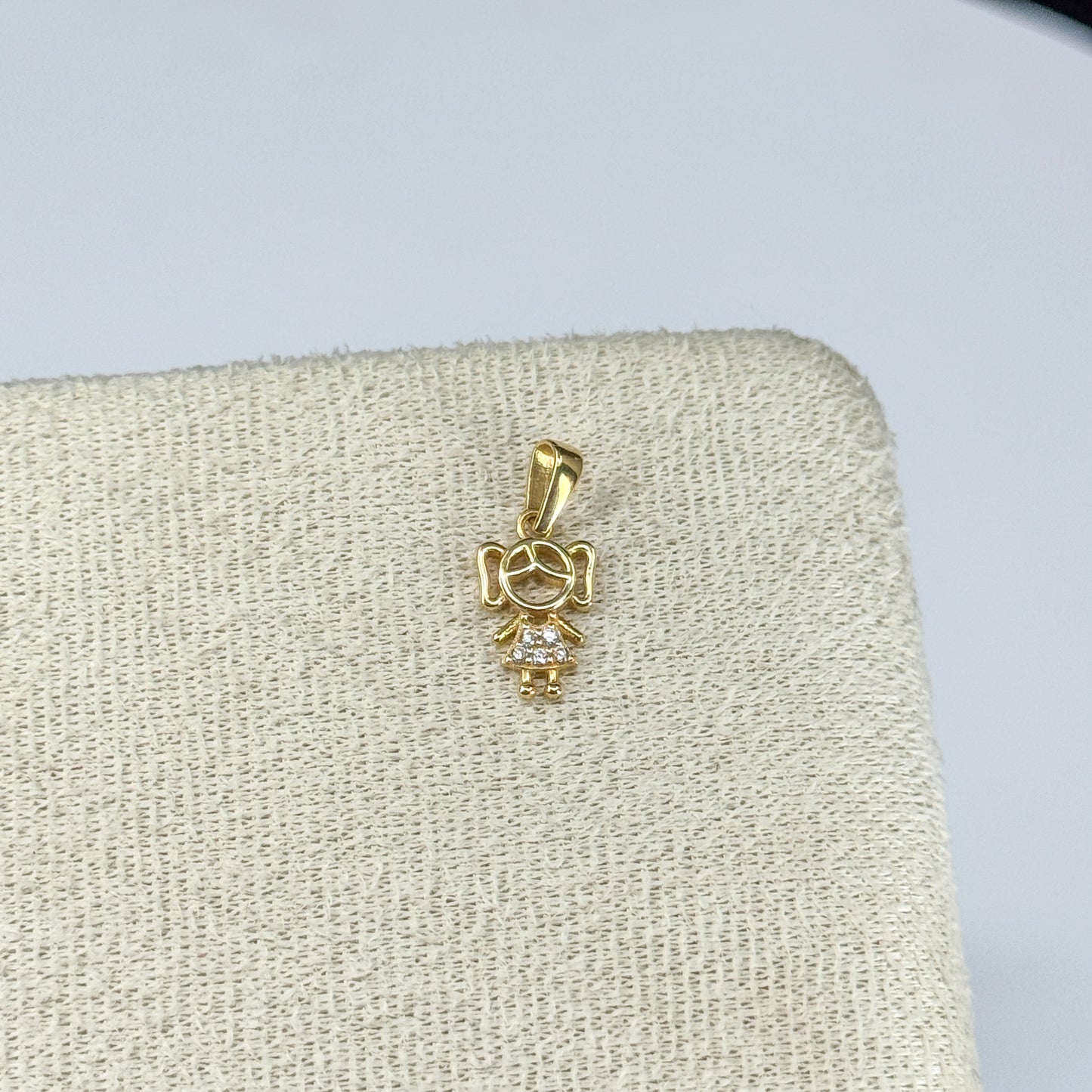 Dije Niña Brillito en Oro 18K