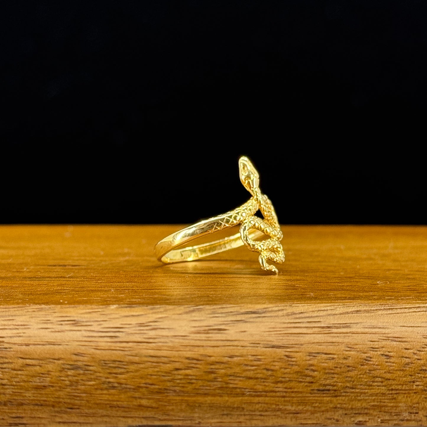 Anillo Serpiente Elegante Oro 18K