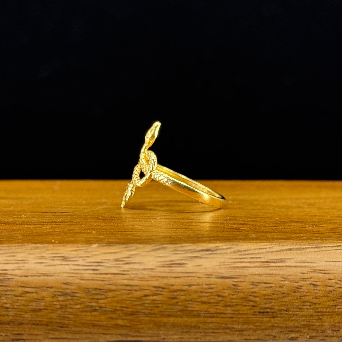 Anillo Serpiente Elegante Oro 18K