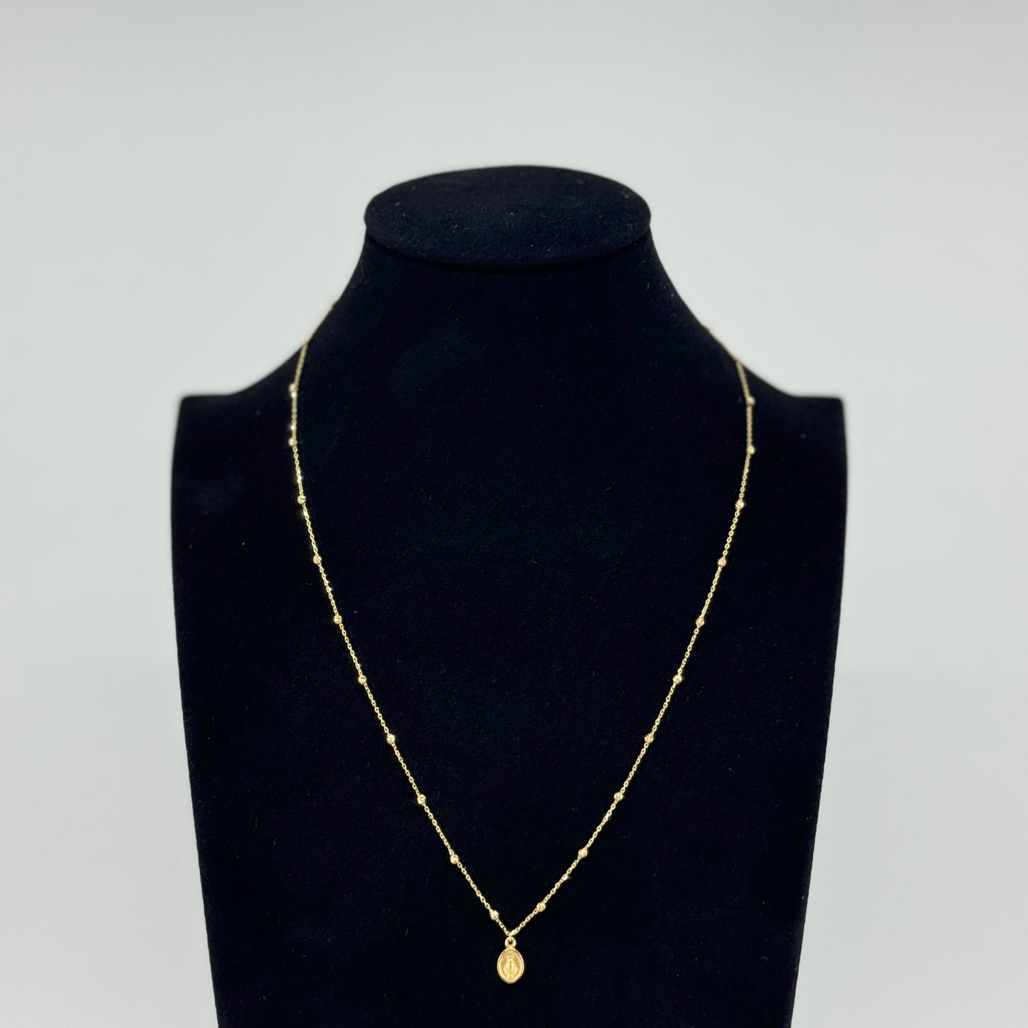 Collar Medalla Divina – Oro 18K