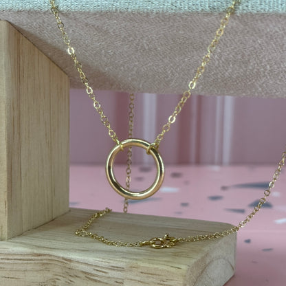 Collar Círculo Minimalista de Oro 18K